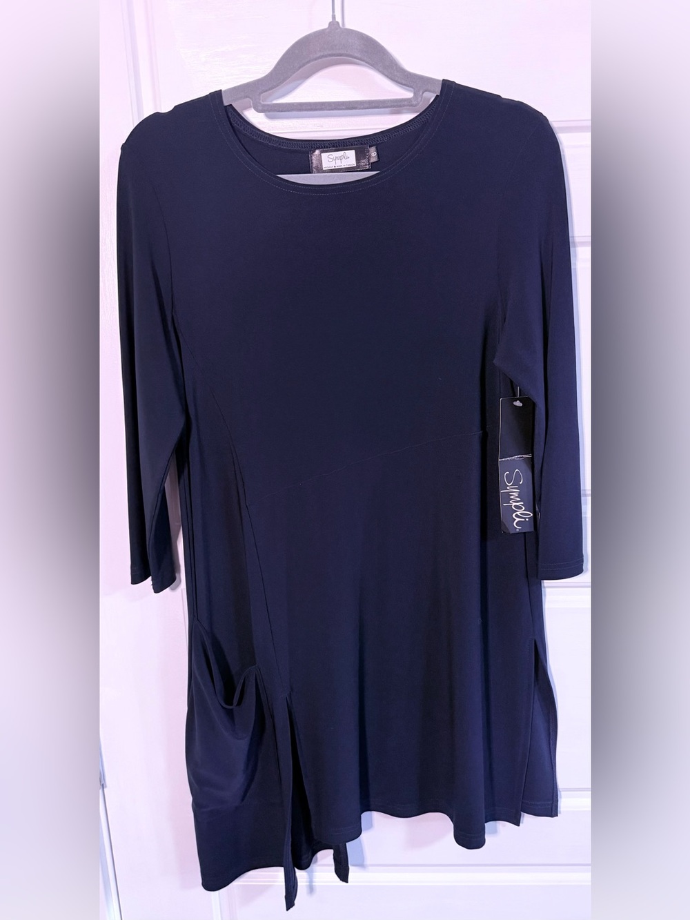 NWT Sympli size 6 Navy Scoop-Neck Tunic with Side Pockets. Stretchy/flowy